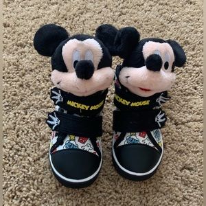 Kids Toddler Mickey Mouse sneakers size 6c (140）